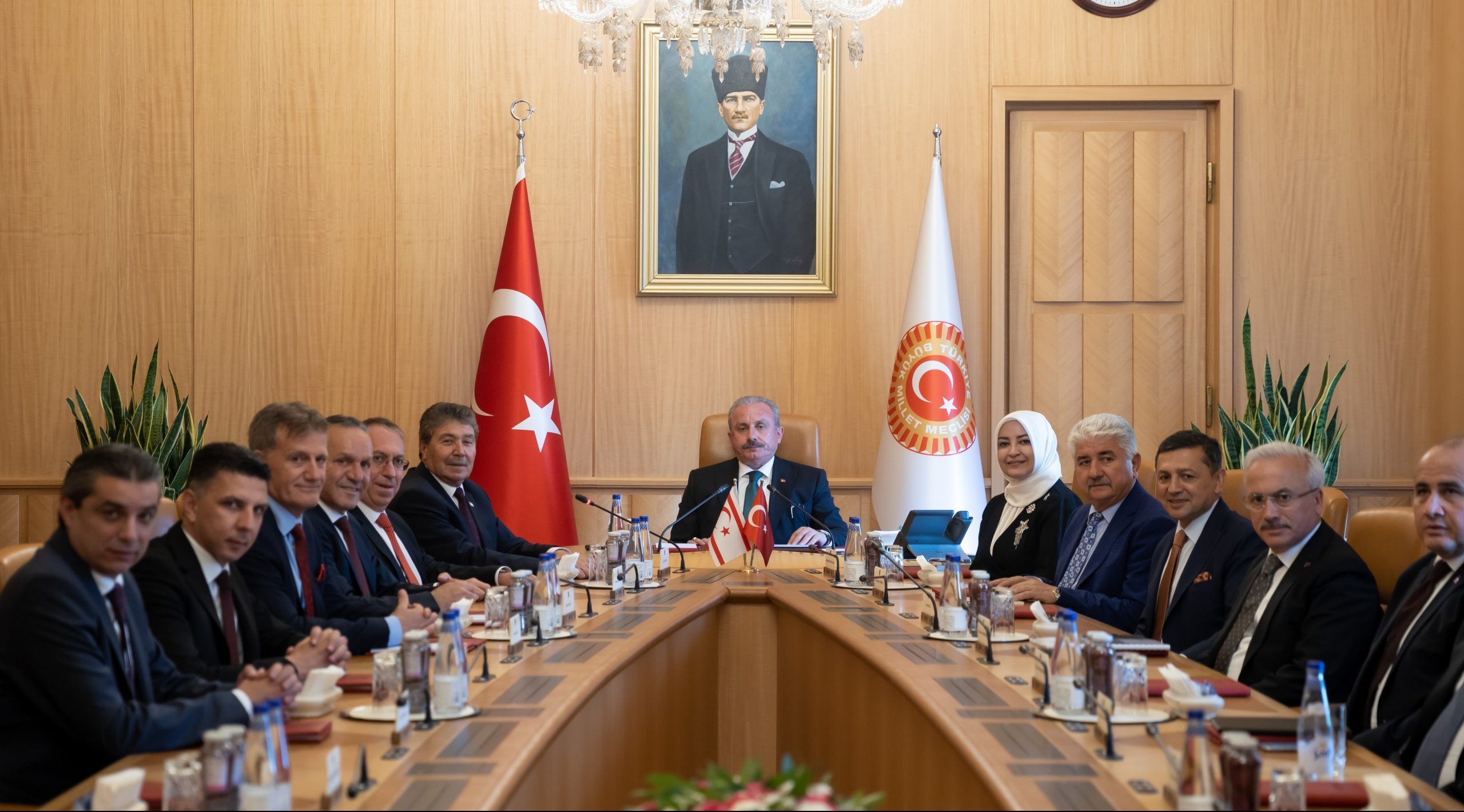 TBMM Başkanı Mustafa Şentop, ilk resmi ziyaretini Ankara’ya gerçekleştiren KKTC Başbakanı Ünal Üstel ve heyetiyle Görüştü.