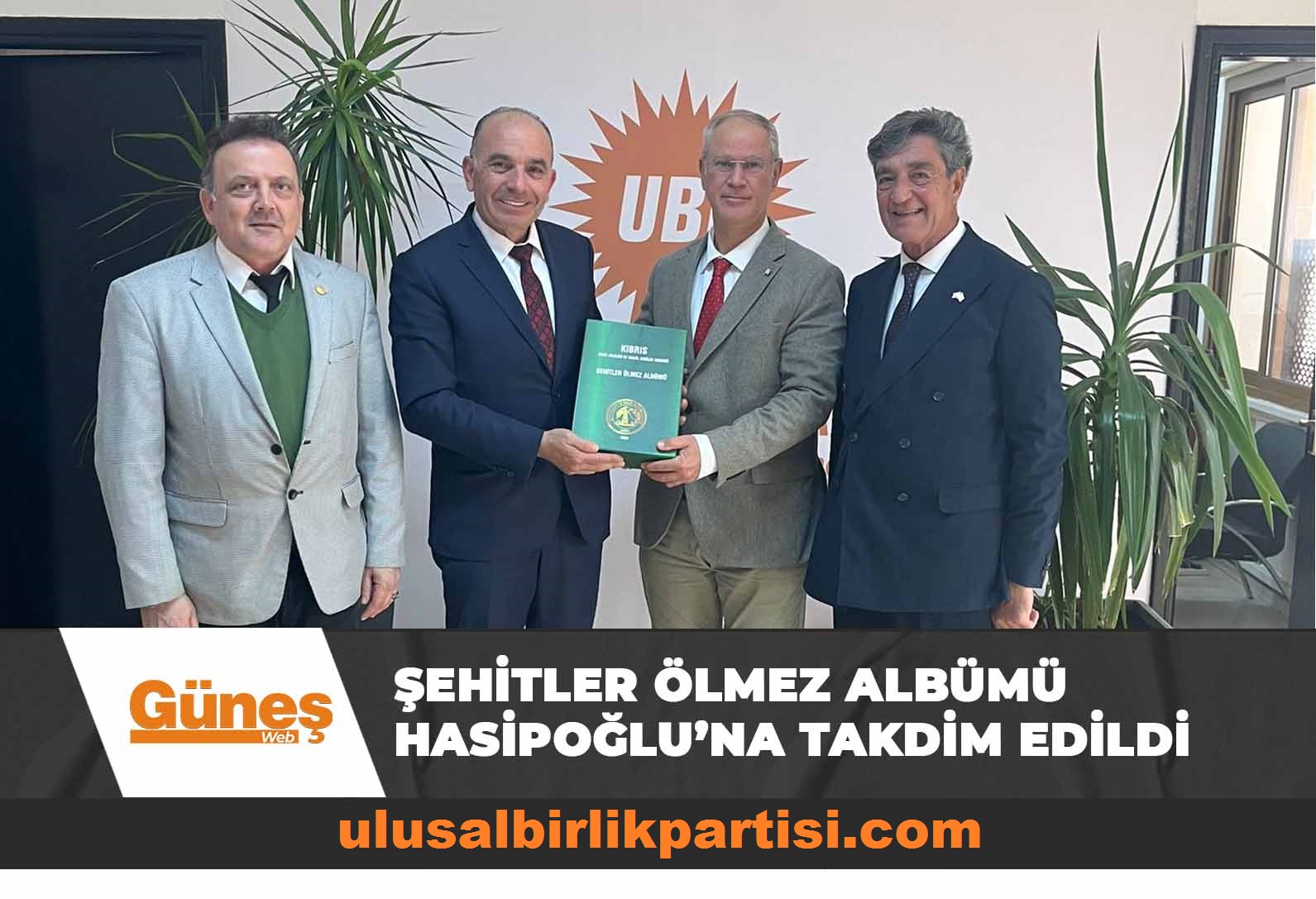 Read more about the article Şehitler Ölmez Albümü Hasipoğlu’na takdim edildi